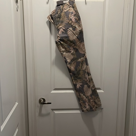 Patterned pants from the Gap. - Picture 2 of 8